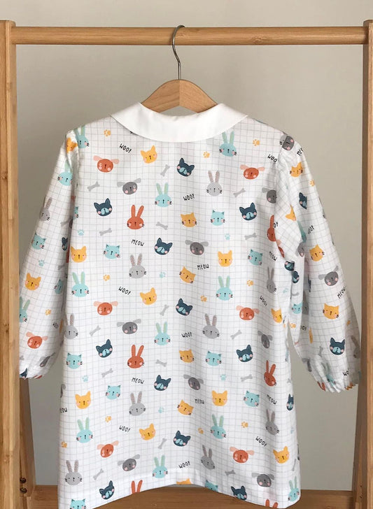 Retro di grembiulino con fantasia di animaletti