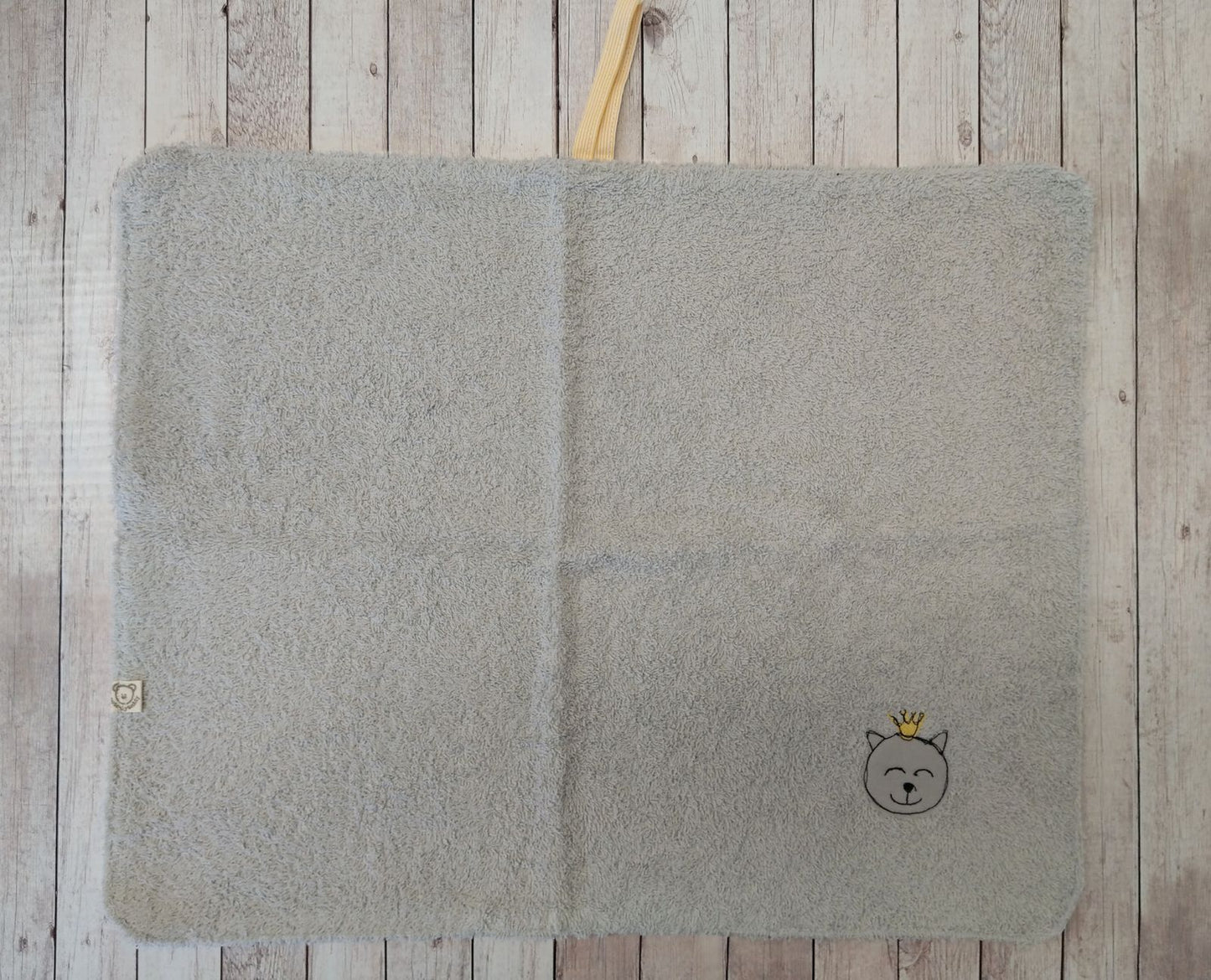 Asciugamano double face con ricamo di Gattina Fatina