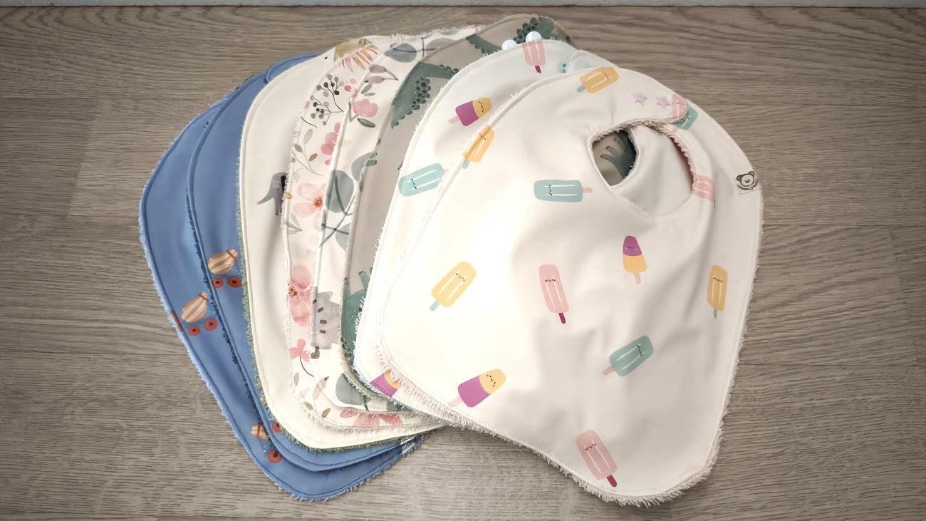 Bavaglino cerato con animaletti marini 🐙🐚🐳- retro in spugna