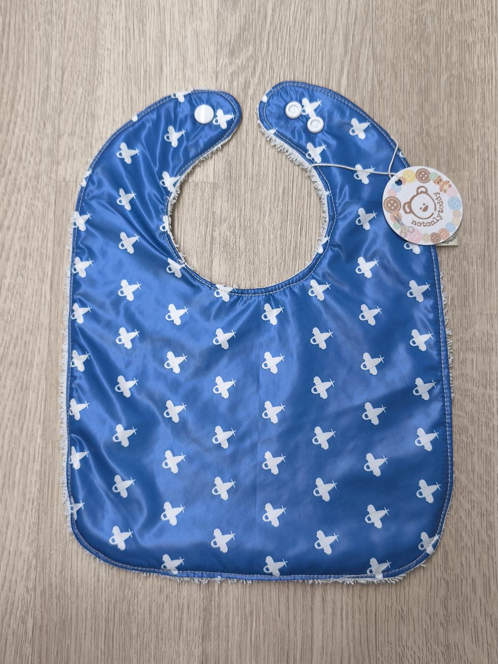 Bavaglino svezzamento cerato blu con retro in spugna - grafiche NotOnlyTeddy aeroplanini