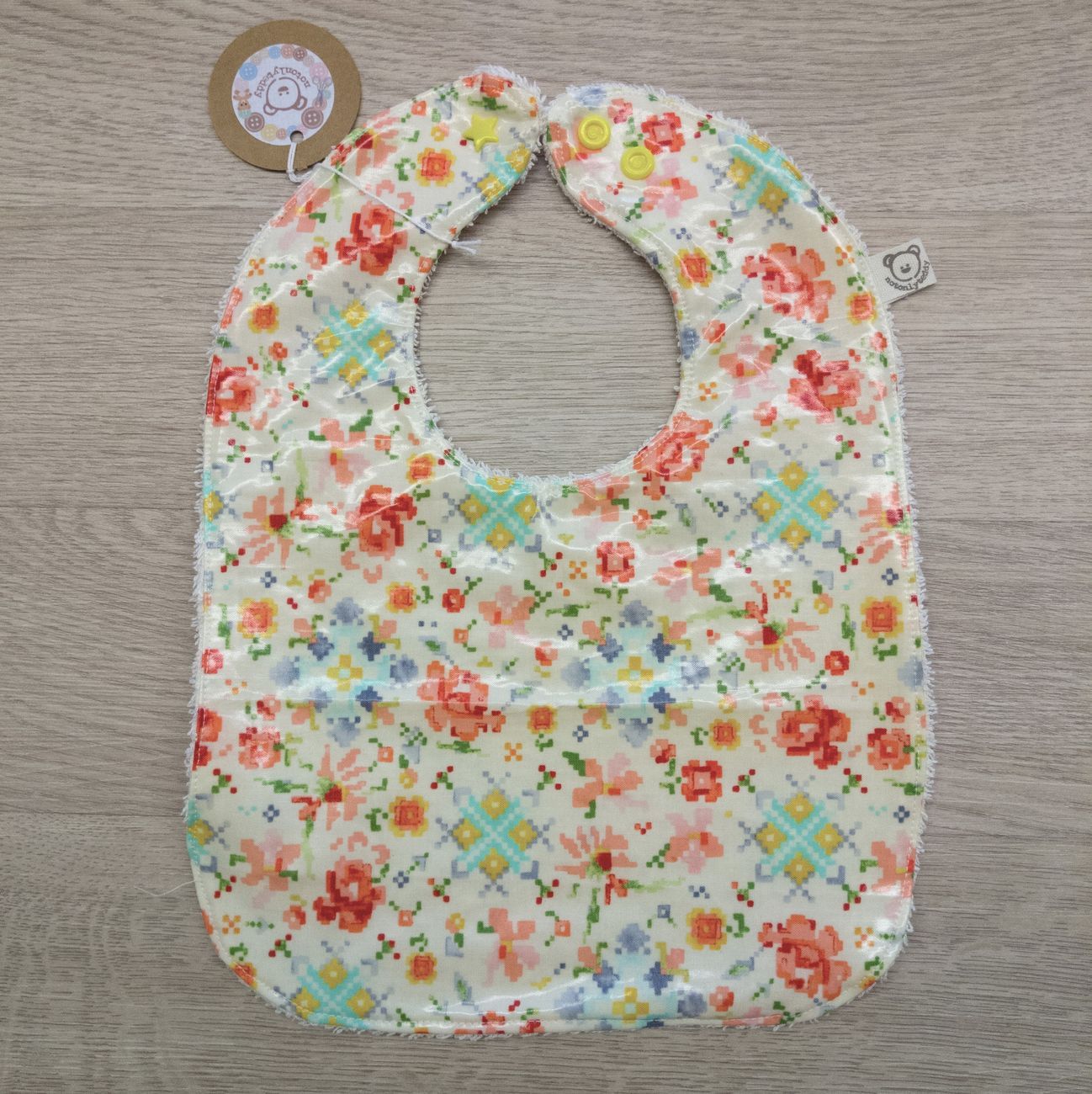 Bavaglino cerato con grafica a fiori pixelati - retro in spugna