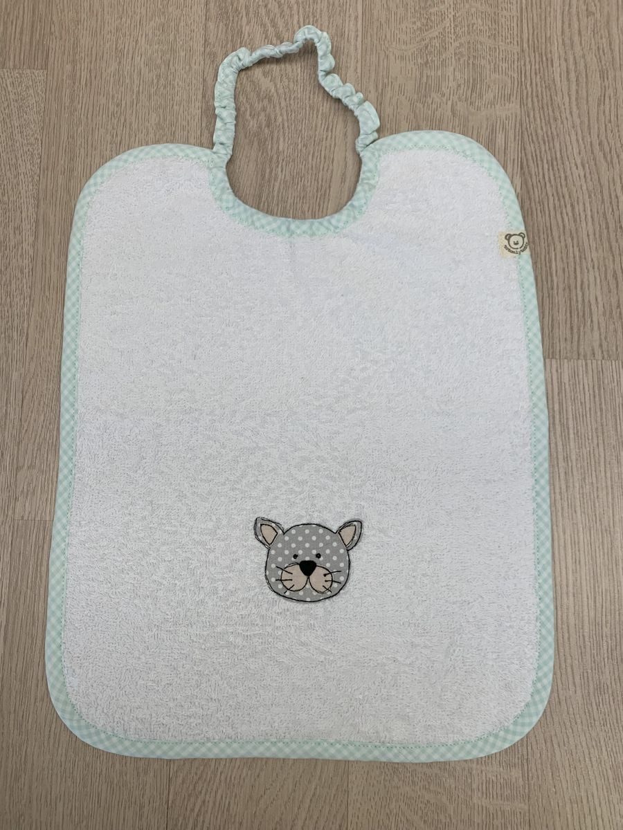 Bavaglino con elastico per asilo con ricamo di gattino