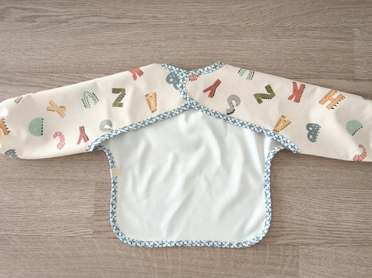 Bavaglino cerato con maniche - alfabeto