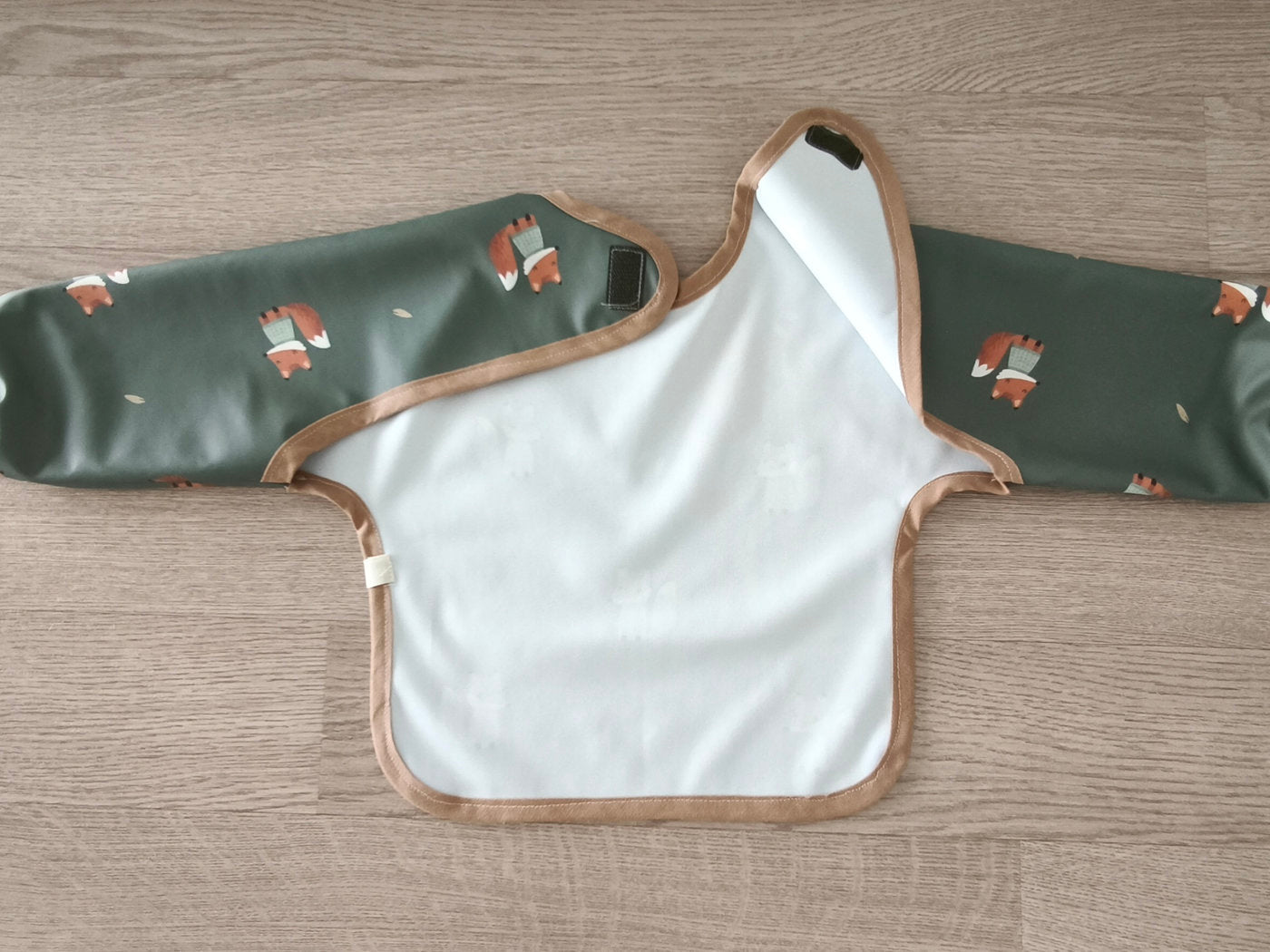 Bavaglino cerato con maniche - volpine