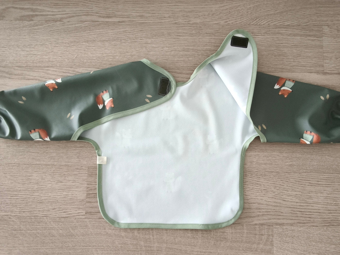 Bavaglino cerato con maniche - volpine