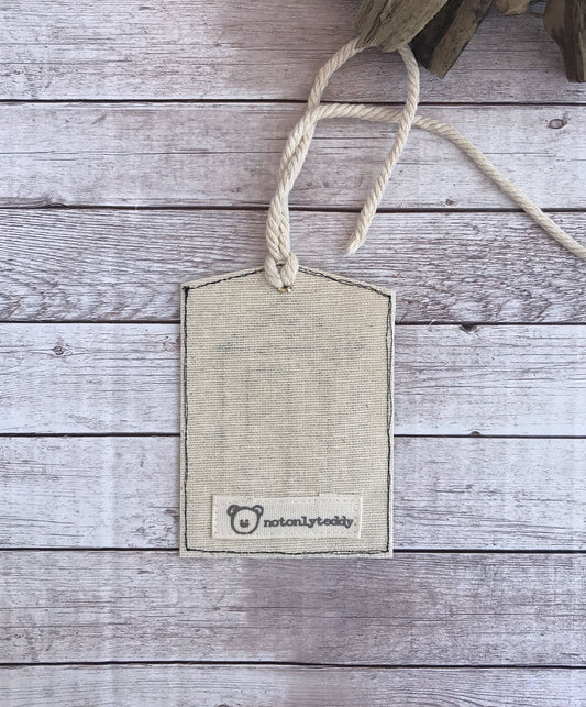 🏖️ Tag decorativa in tessuto – Cabina da spiaggia rosa ricamata handmade 🧵🌊