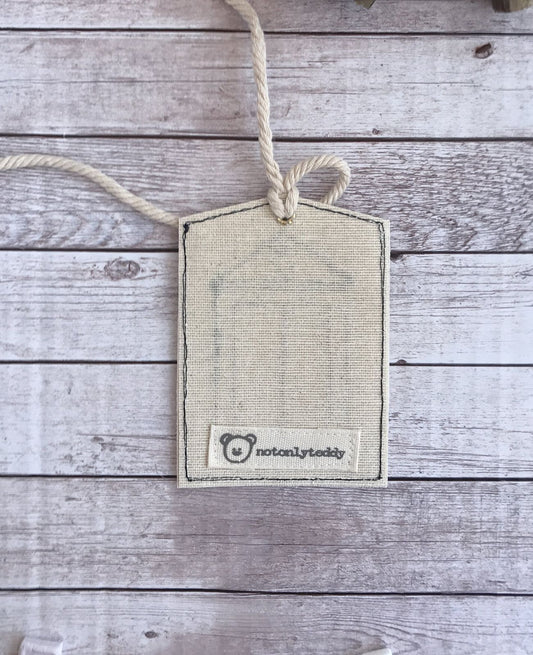 🏖️ Tag decorativa in tessuto – Cabina da spiaggia a pois ricamata handmade 🧵🌊