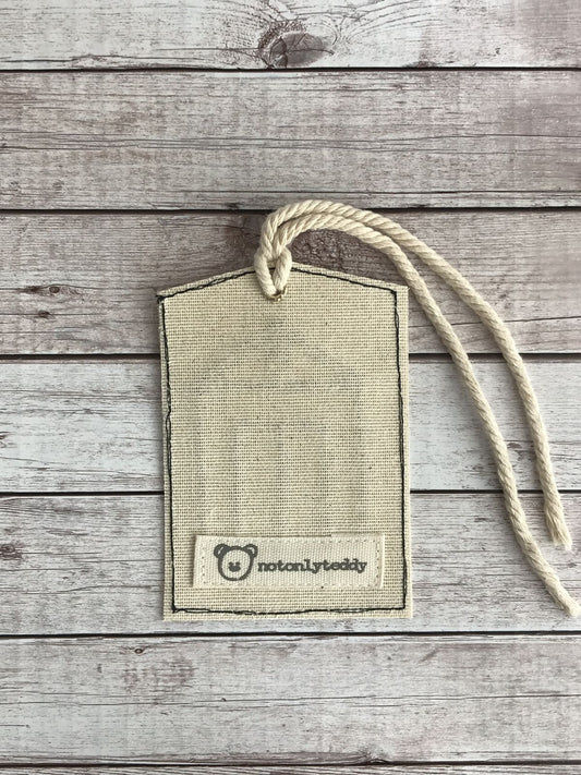 🏖️ Tag decorativa in tessuto – Cabina da spiaggia chartreuse ricamata handmade 🧵🌊