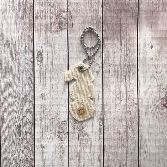 🐚 Tag decorativa in tessuto – Ricamo cavalluccio marino azzurro 🐎🌊