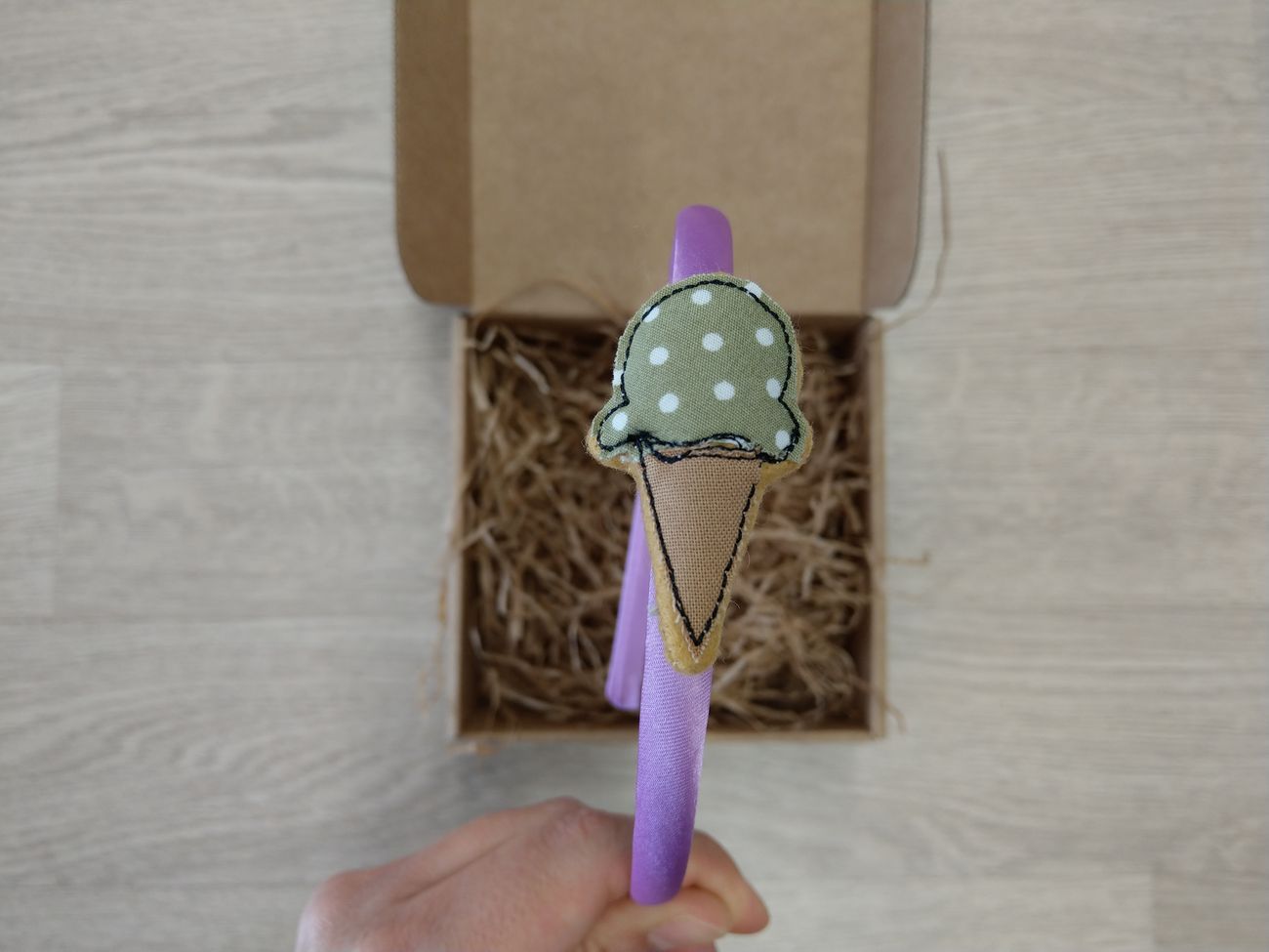 Cerchietto in raso lilla con gelatino