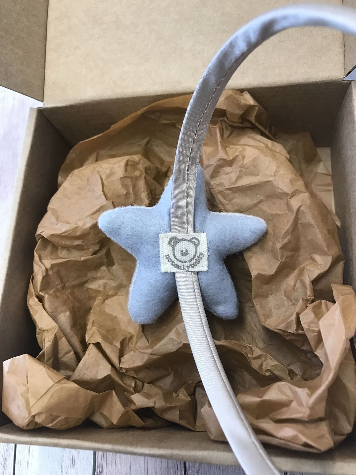 cerchiello con stella in velluto grigio - dietro