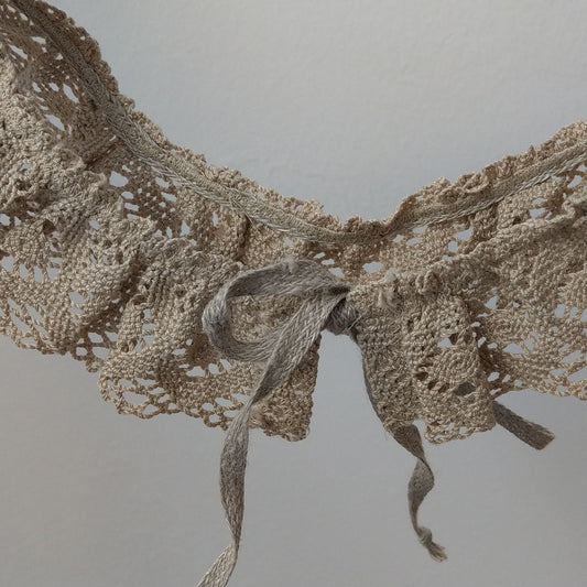 Colletto staccabile in pizzo beige per bambina