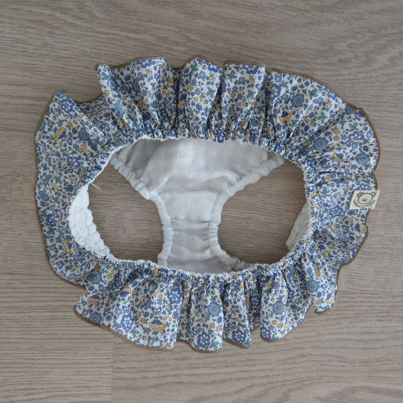 Costumino bambina con volant quadretti beige e fiorellini blu – interno