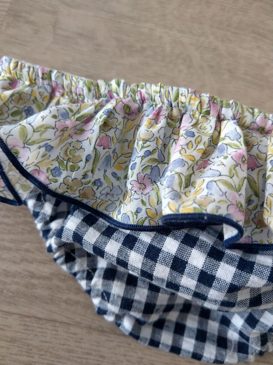 Costumino bambina con volant quadretti blu e fiorellini – dettaglio