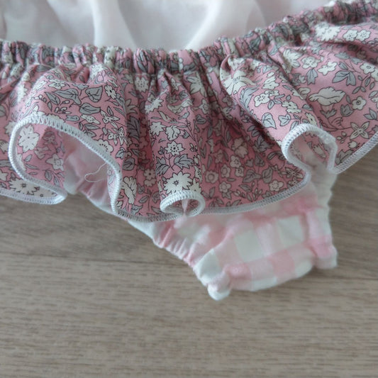 Costumino bambina con volant quadretti rosa e fiori rosa Liberty – dettaglio