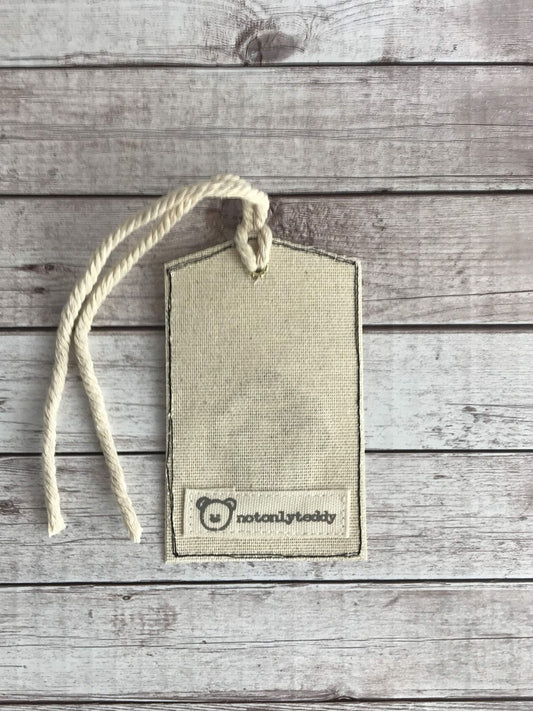 🧁 Tag decorativa in tessuto – Ricamo cupcake 🍭