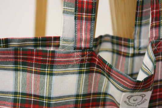 dettaglio di shopper donna tessuto tartan bianco