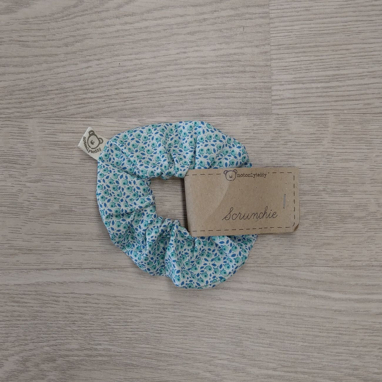 Scrunchie - elastico per capelli - tessuto Tilda a fiorellini azzurri