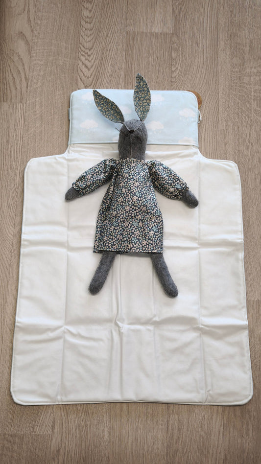 Fasciatoio da viaggio pieghevole con portapannolini – Nuvolette – personalizzabile