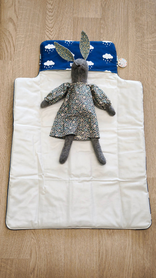 Fasciatoio da viaggio pieghevole con portapannolini – Nuvolette blu – personalizzabile