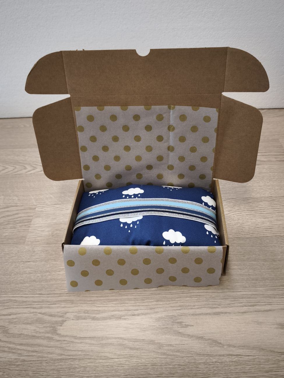 Fasciatoio da viaggio pieghevole con portapannolini – Nuvolette blu – personalizzabile