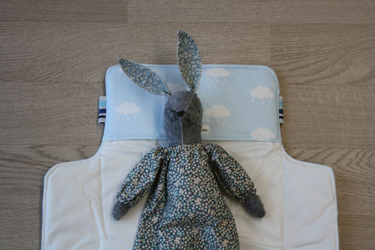 Fasciatoio da viaggio pieghevole con portapannolini – Nuvolette – personalizzabile