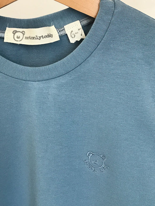 Felpa azzurra con toppe con stampa di coroncine - taglia 6-7 anni