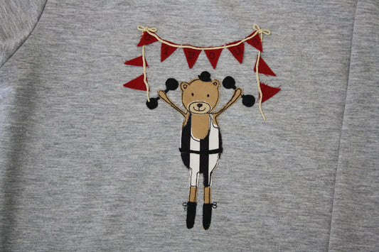 Felpa estiva artigianale “Orsetto Forzuto” – Collezione Circo – taglia 6-7 anni – pezzo unico