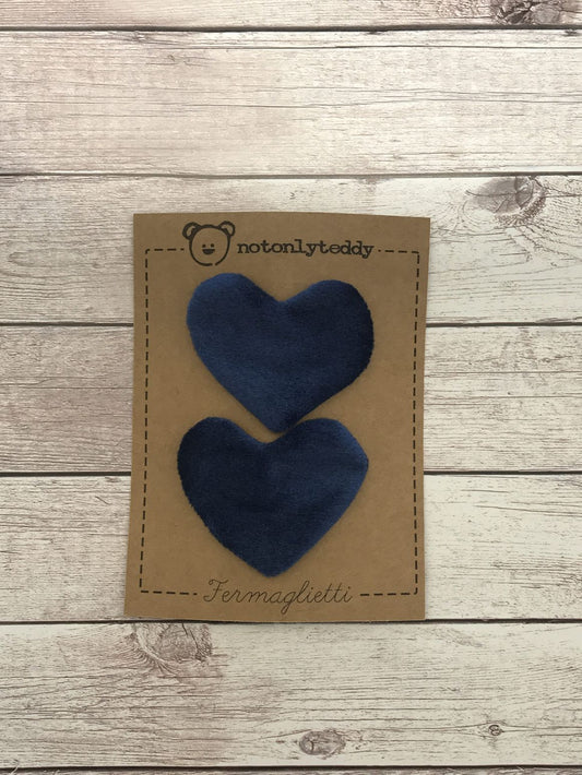 fermaglietti a forma di cuore in velluto blu