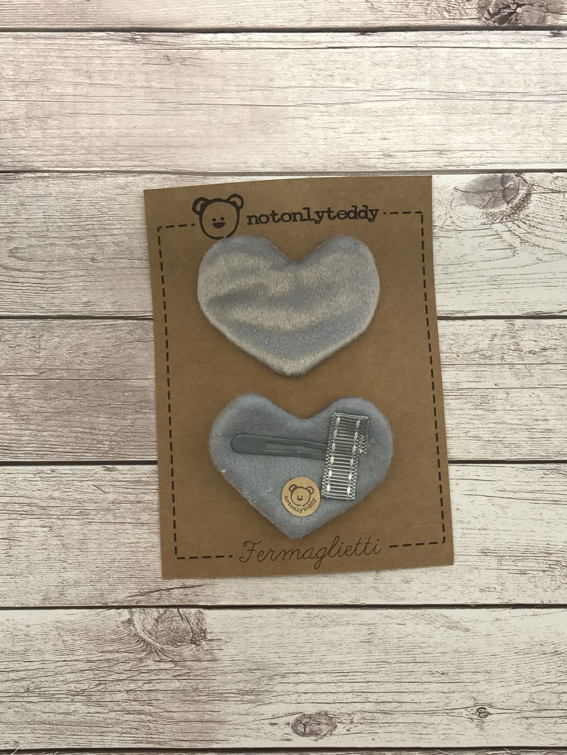 fermaglietti a forma di cuore in velluto grigio - davanti e dietro