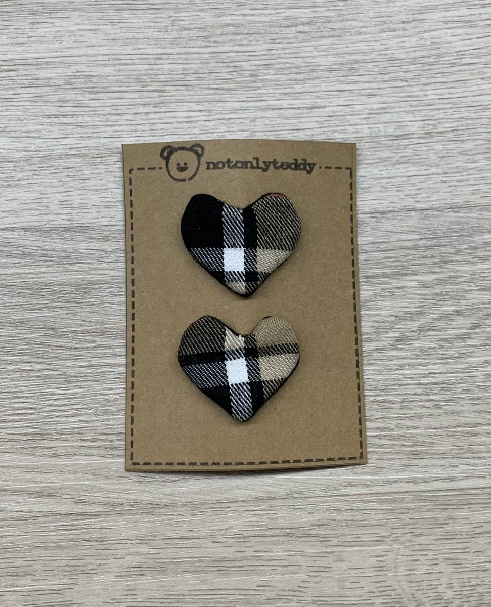 fermaglietti piccoli a forma di cuore in tessuto tartan beige