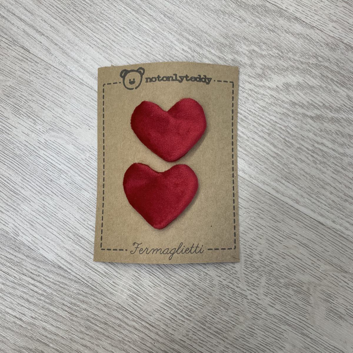 fermaglietti piccoli a forma di cuore in velluto rosso