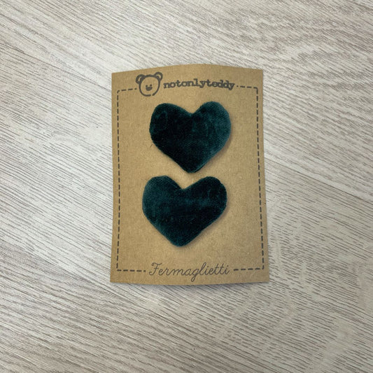 fermaglietti piccoli a forma di cuore in velluto verde