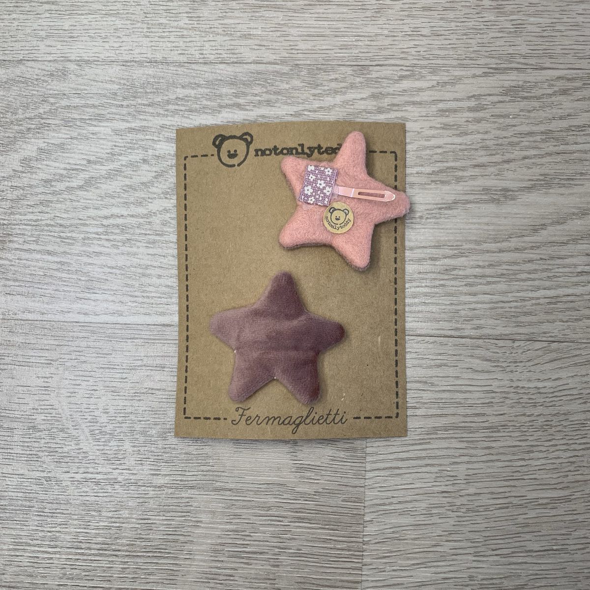 fermaglietti piccoli a forma di stellina in velluto rosa - davanti e dietro