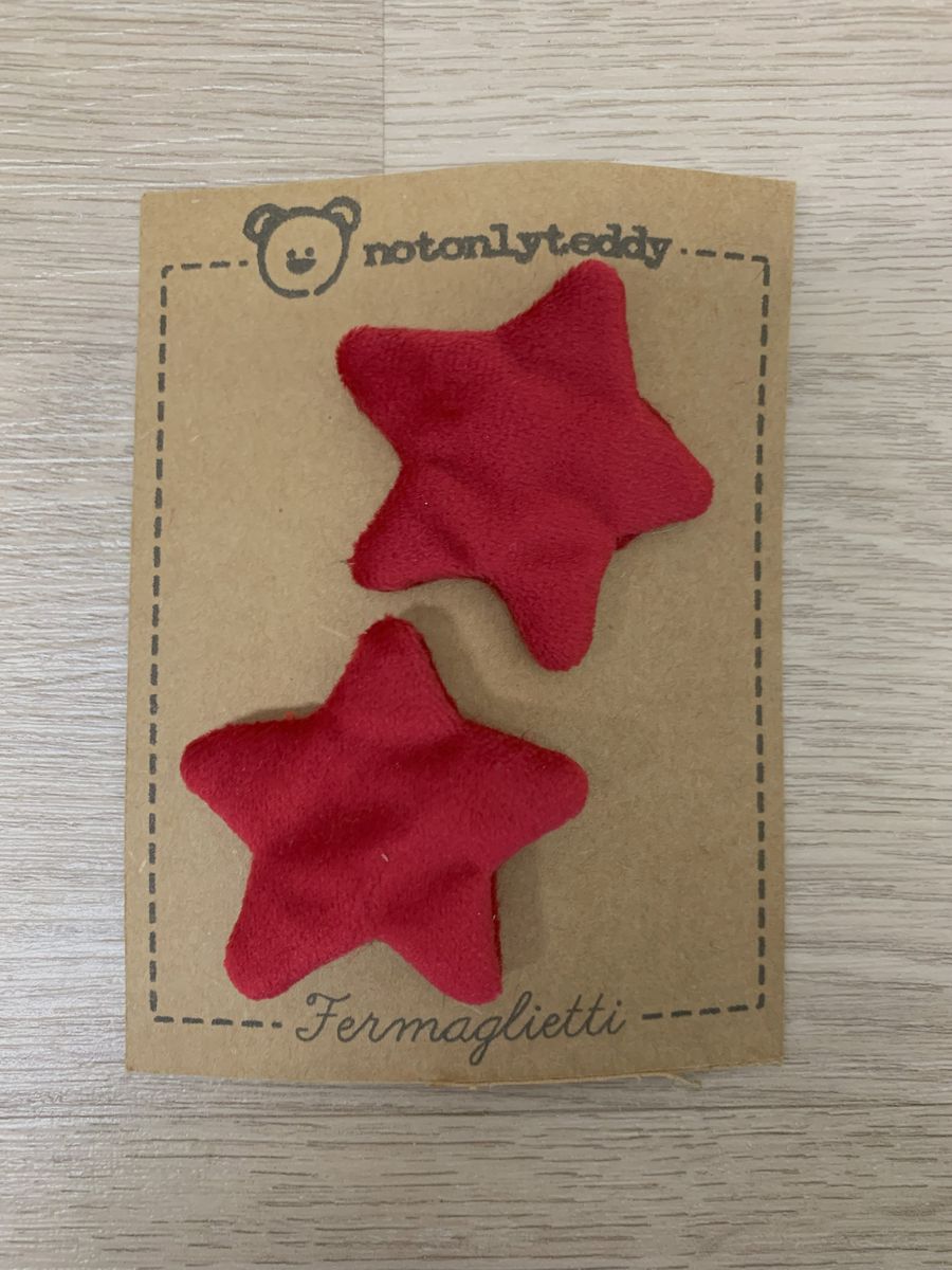 fermaglietti piccoli a forma di stellina in velluto rosso