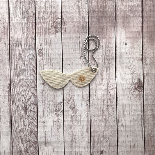 👓Tag decorativa in tessuto – Ricamo occhiali a punta - fatto a mano