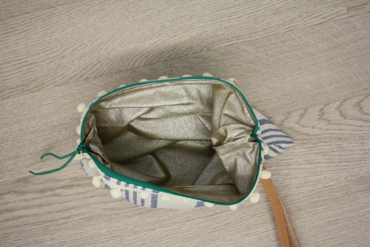 Pochette mare fatta a mano, tessuti a righe con pompon e manichetto - decorata con cactus