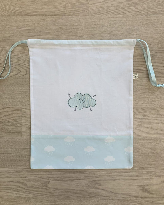 Set Asilo Personalizzato – Asciugamano e Sacchetto Porta Cambi con Ricamo Nuvoletta