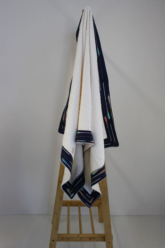 🏖️ Telo mare bambino con bordo in cotone – Blu con frecce colorate - fatto a mano 🏹