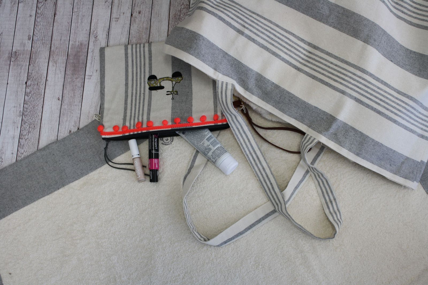 borsa mare con pochette e telo mare coordinati grigi