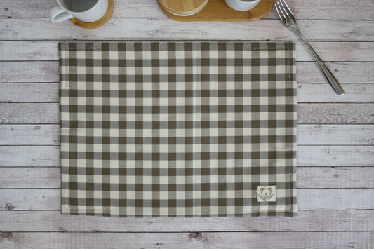 retro di tovaglietta all'americana con cornetto e cappuccino