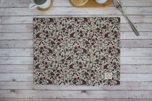 retro a fiori di tovaglietta americana con porridge e latte