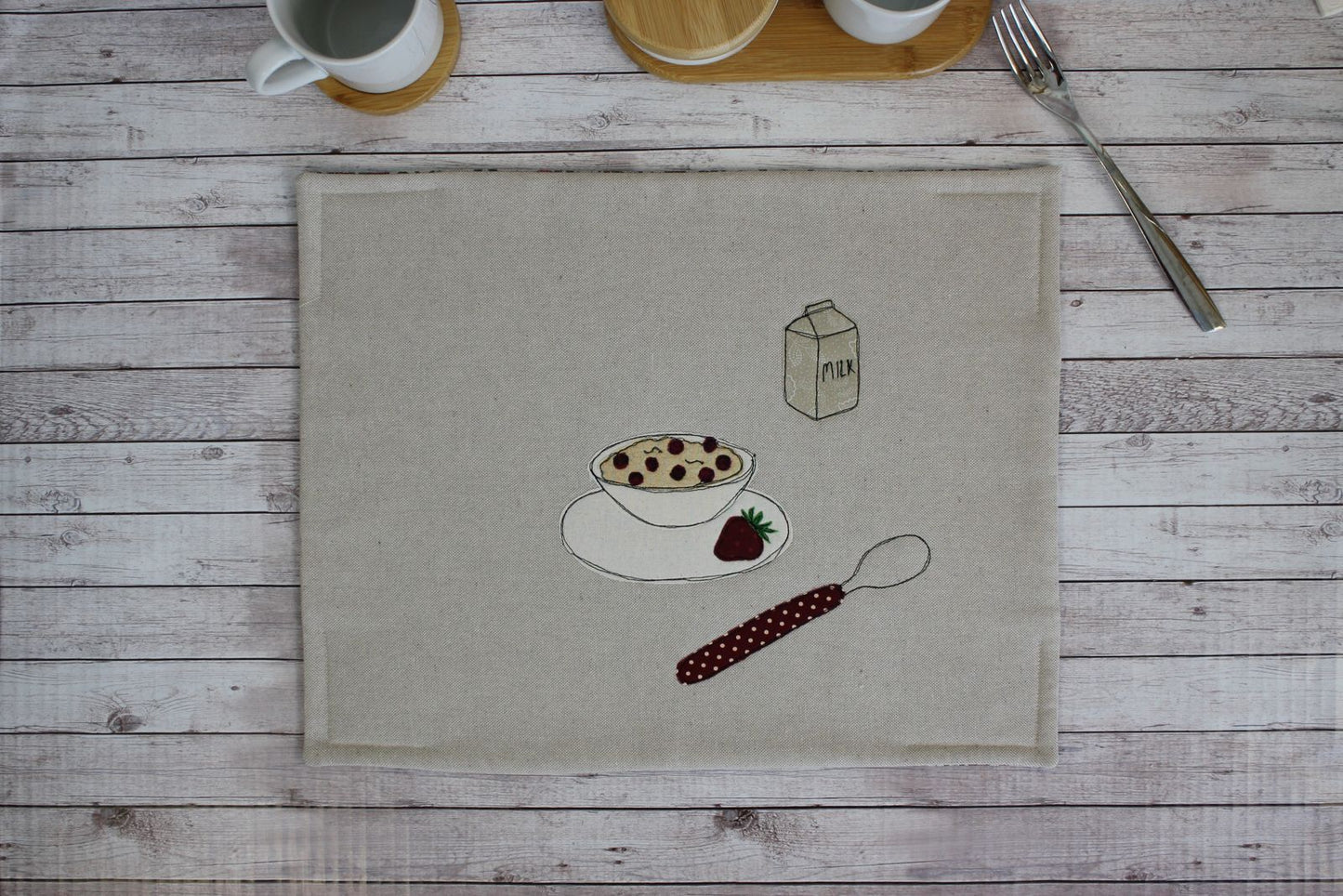 tovaglietta americana con porridge e latte
