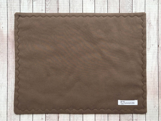 retro di tovaglietta singola con cupcake e mug