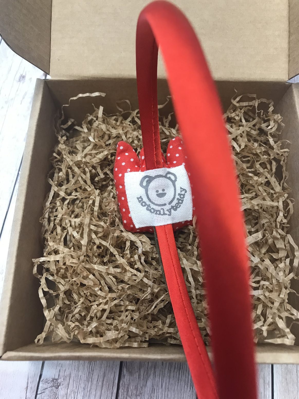 Cerchiello per capelli da bambina in raso rosso con tulipano