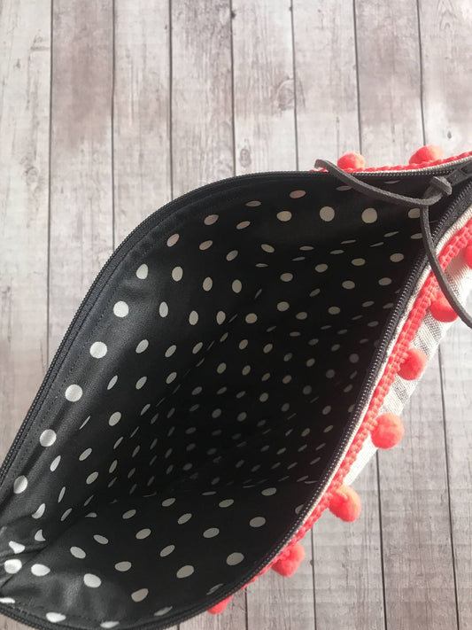 interno di pochette mare