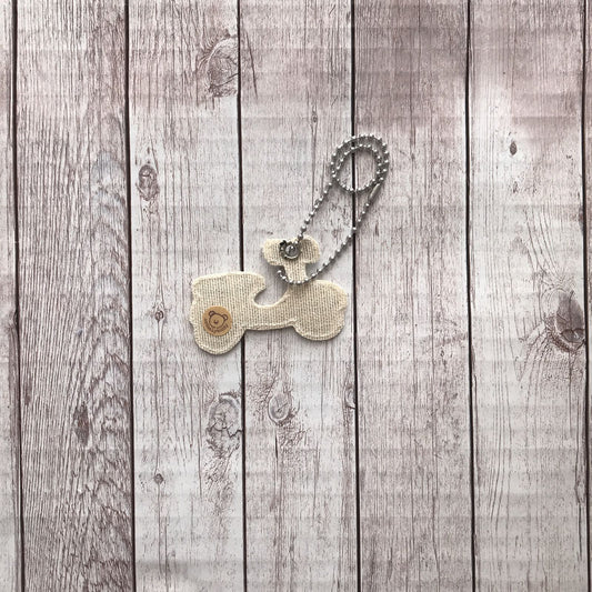 🛵 Tag decorativa in tessuto – Ricamo scooter giallo - fatta a mano