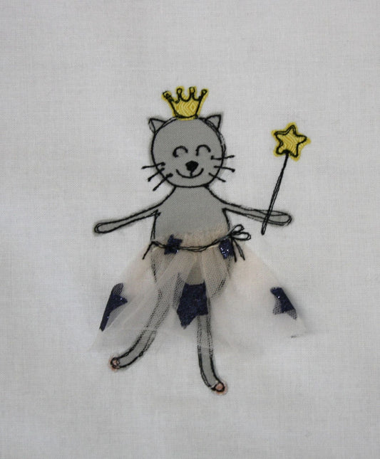 Zainetto semplice con ricamo di Gattina fatina – dettaglio ricamo