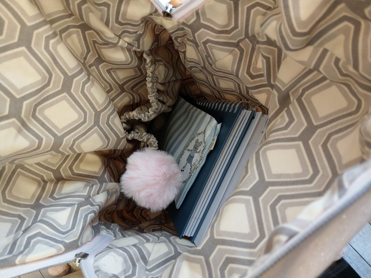 Zainetto da bambina in tessuto cerato glitterato – Artigianale, capiente e comodo