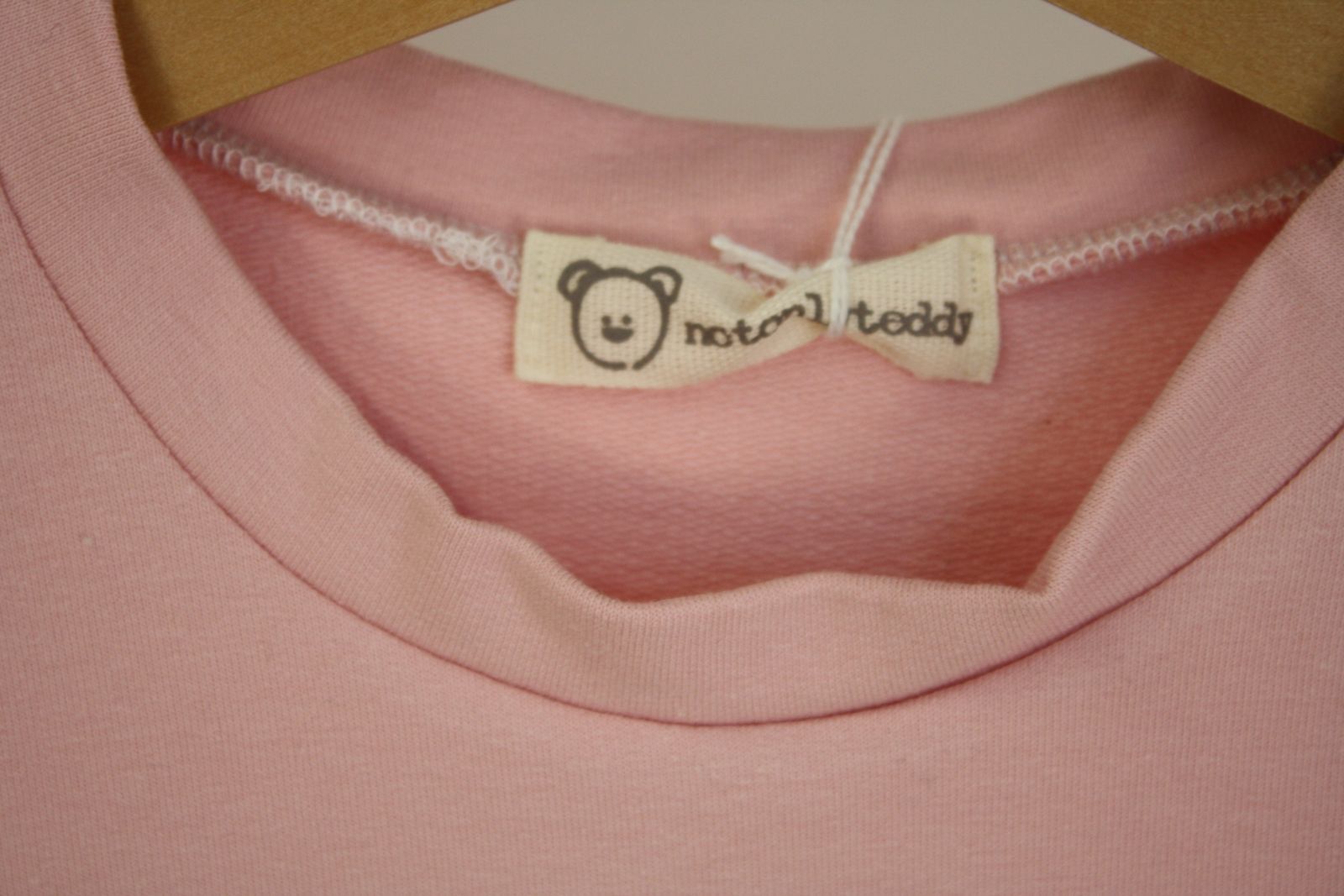 Collo di felpa garzata rosa con stella in tulle rosa glitterata
